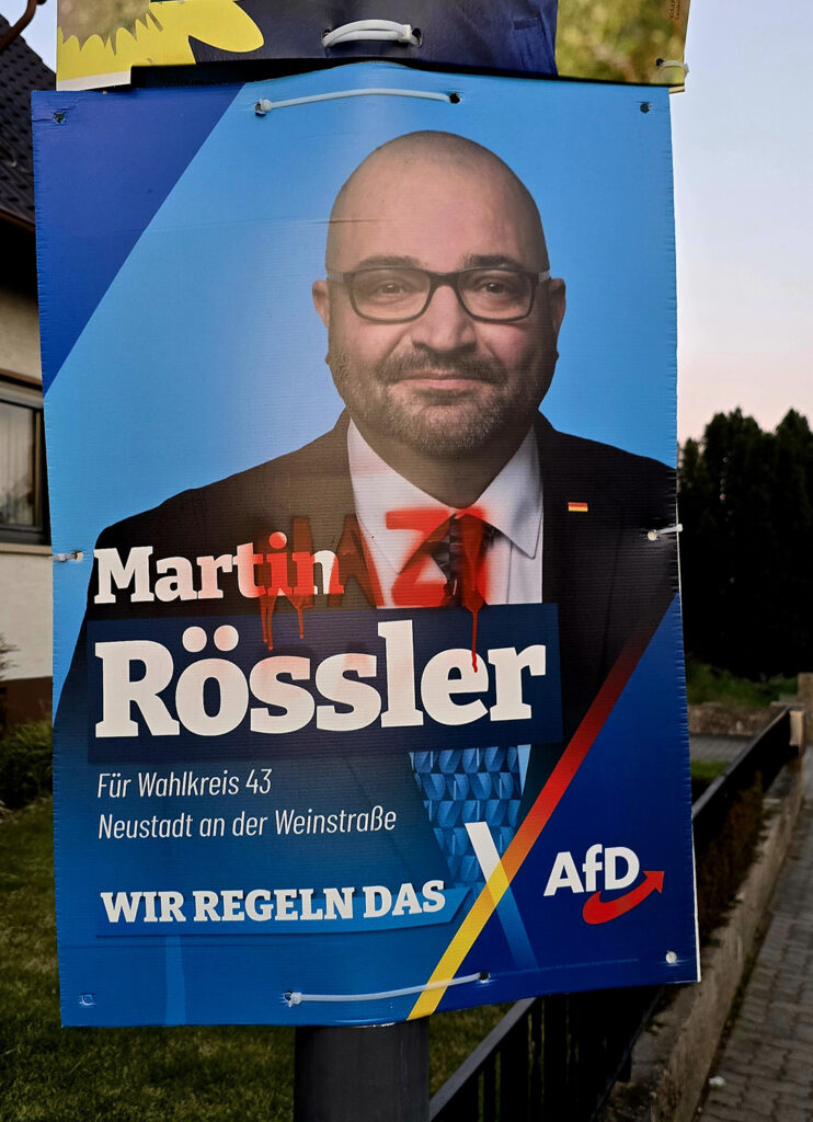 Massive Sachbeschädigung an AfD-Wahlplakaten am Tag der Demokratie