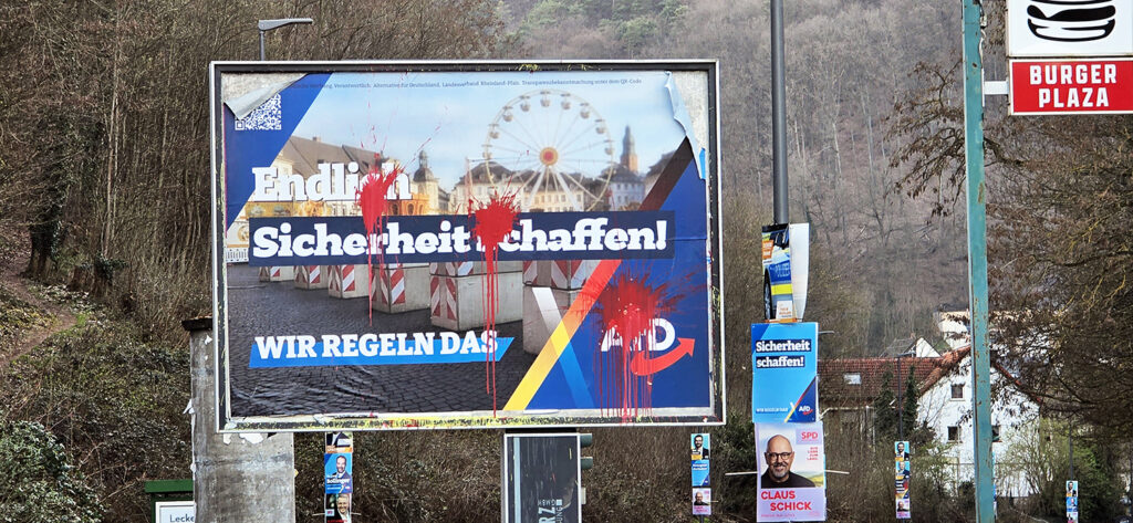 Massive Sachbeschädigung an AfD-Wahlplakaten am Tag der Demokratie